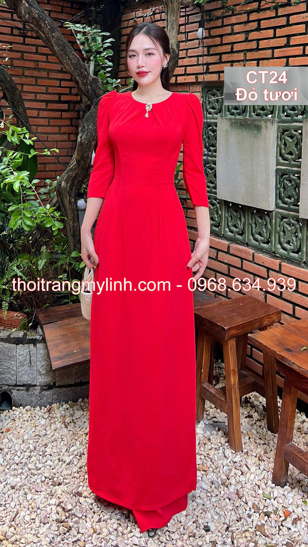 Bộ áo dài cổ tròn xếp li màu đỏ tươi
