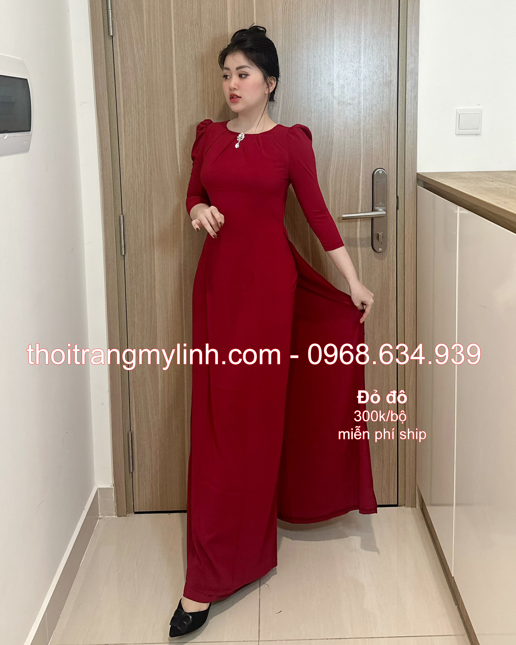 Bộ áo dài cổ tròn xếp li màu đỏ đô