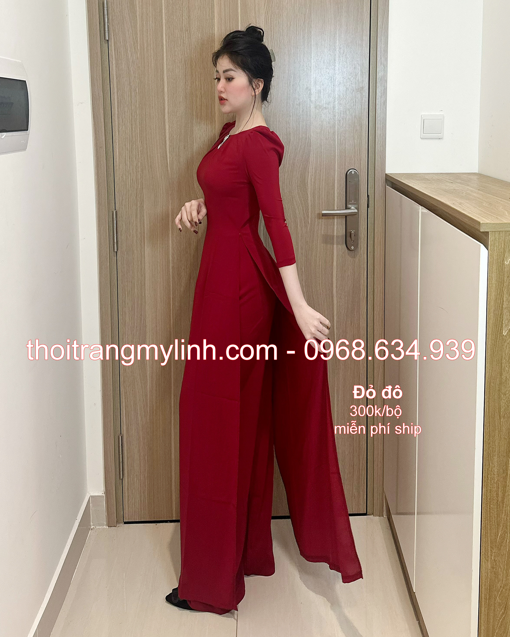 Bộ áo dài cổ tròn xếp li màu đỏ đô