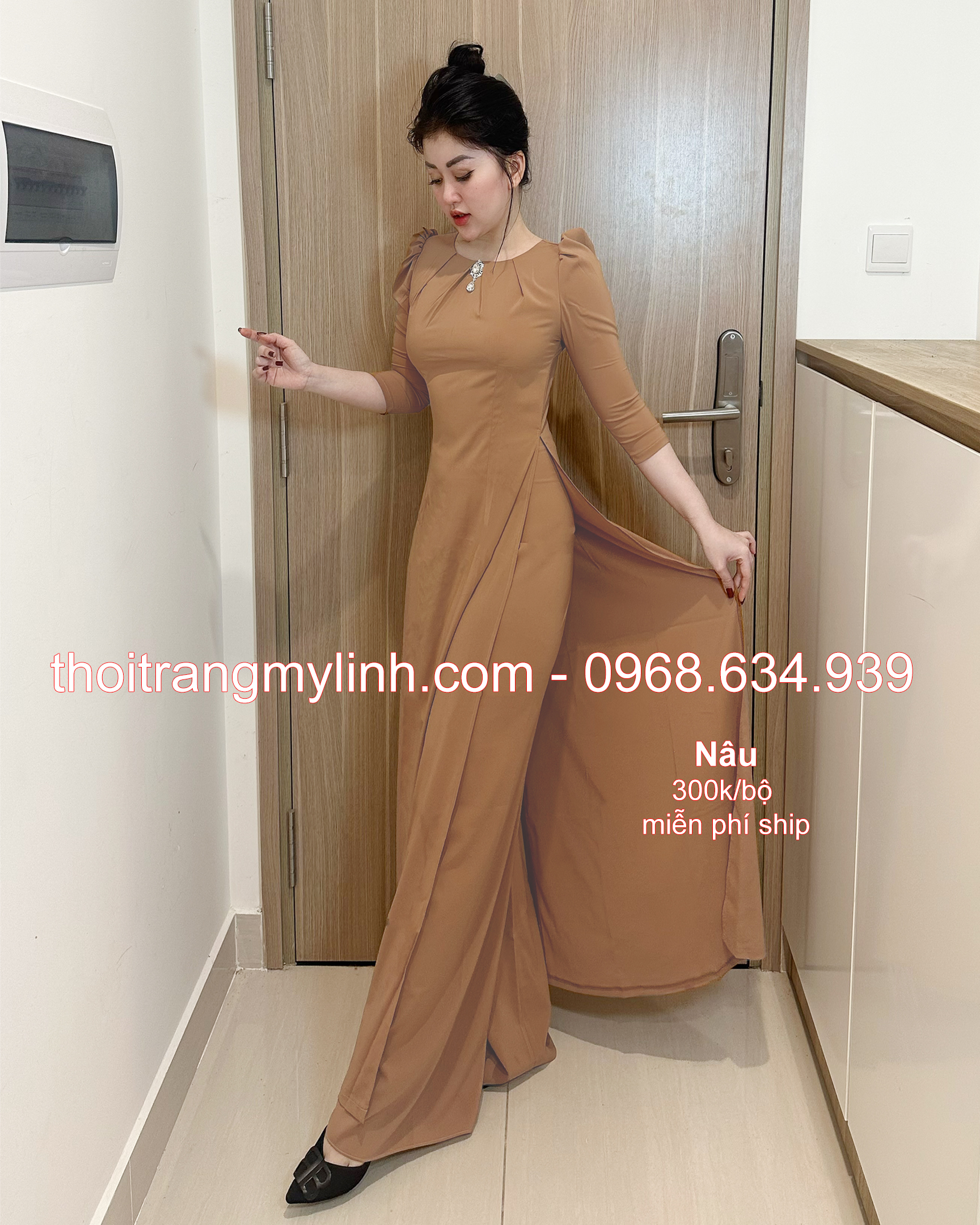 Bộ áo dài cổ tròn xếp li màu nâu