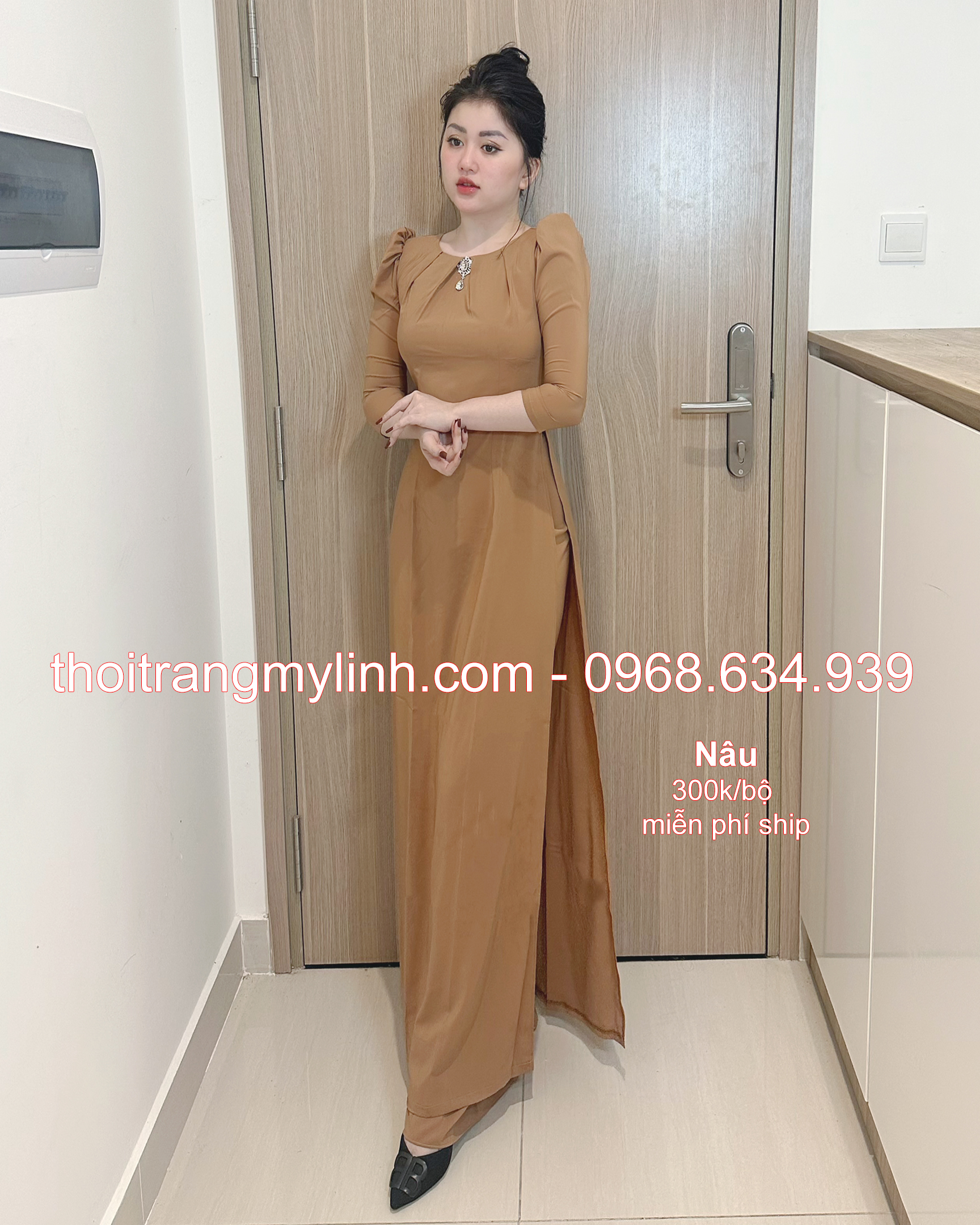 Bộ áo dài cổ tròn xếp li màu nâu