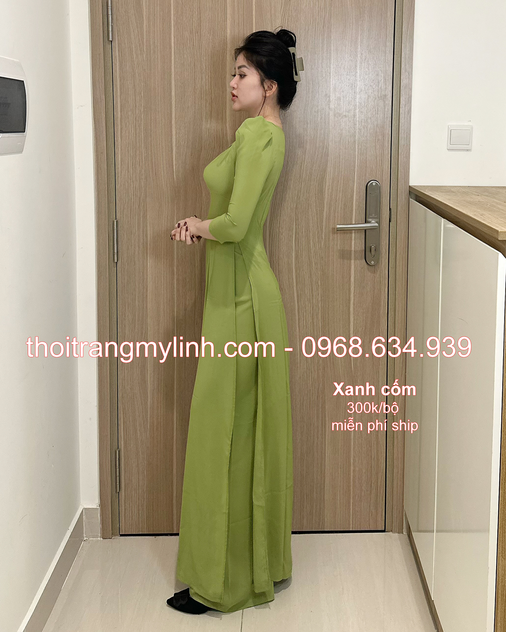 Bộ áo dài cổ tròn xếp li màu xanh cốm