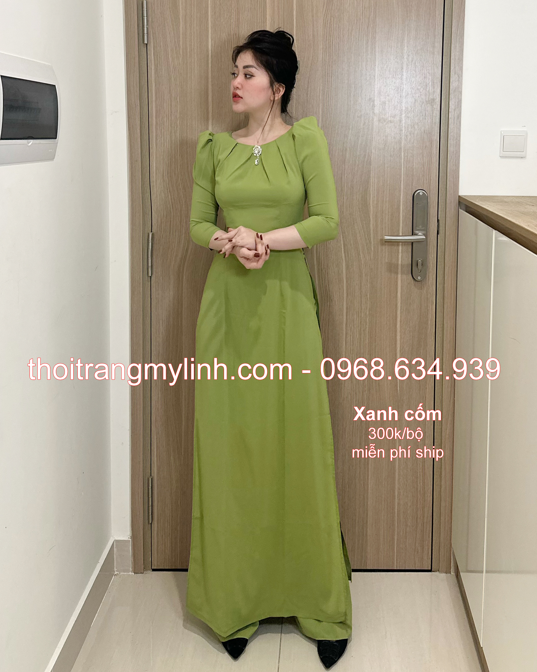 Bộ áo dài cổ tròn xếp li màu xanh cốm