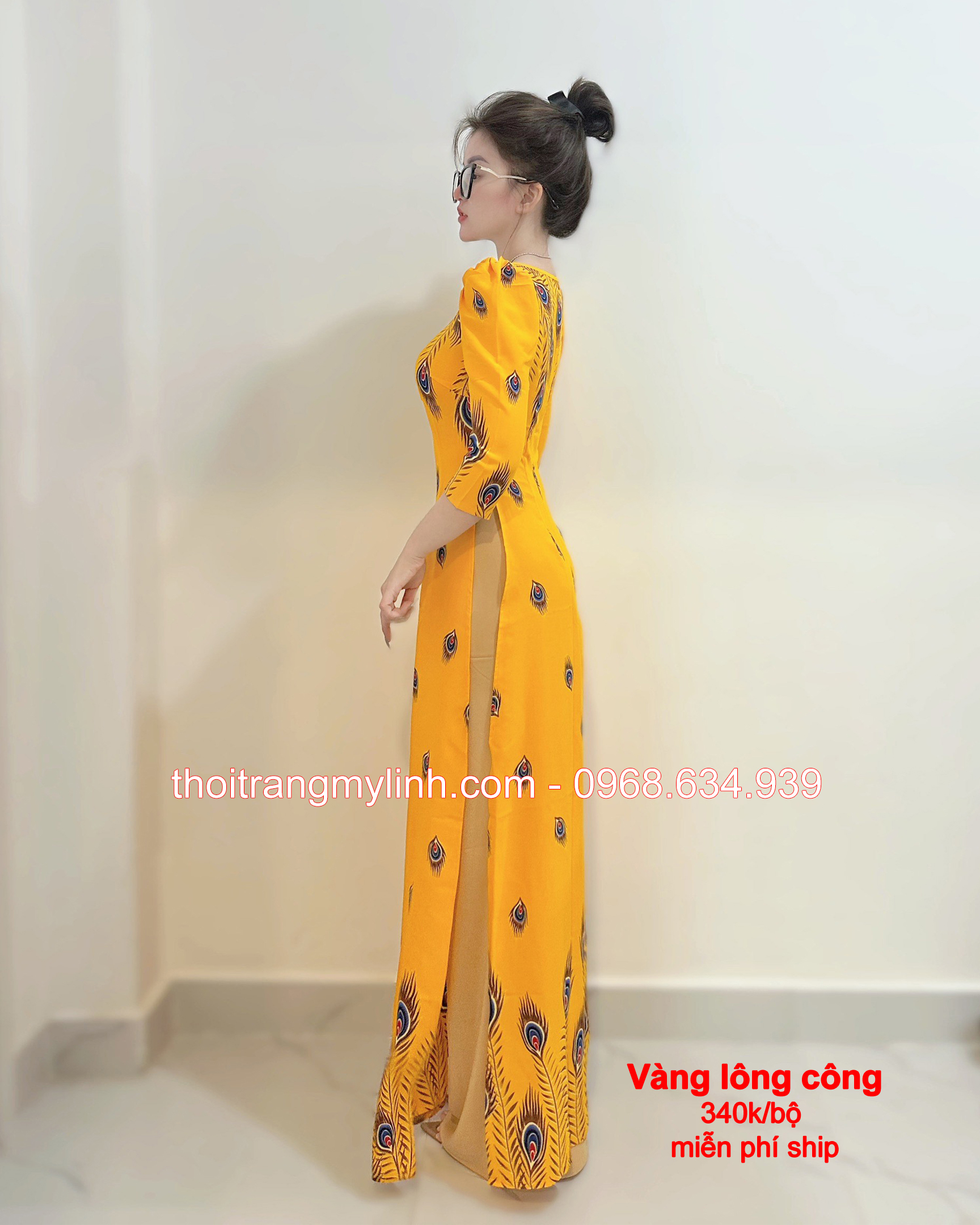 ÁO DÀI HỌA TIẾT CỔ THUYỀN, TAY LỠ MÀU VÀNG LÔNG CÔNG